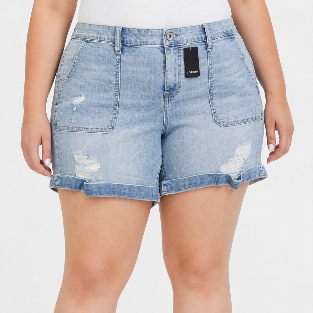 NEW Torrid Denim Shorts Womens Size 20 Light Wash Distressed Mid Rise Undone Hem